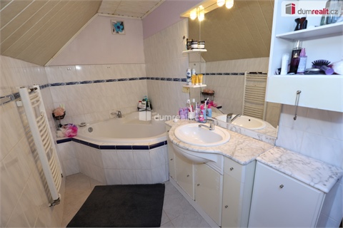 Prodej rodinného domu, 330 m² - 12