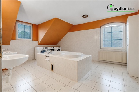 Prodej rodinného domu, 280 m² - 12