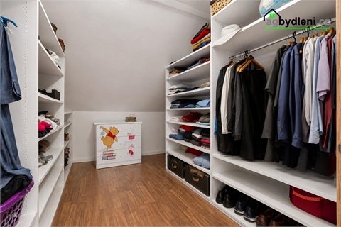 Prodej rodinného domu, 280 m² 14