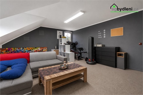 Prodej rodinného domu, 280 m² - 2
