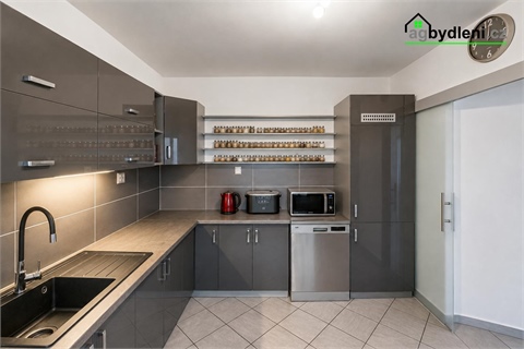 Prodej rodinného domu, 280 m² - 8