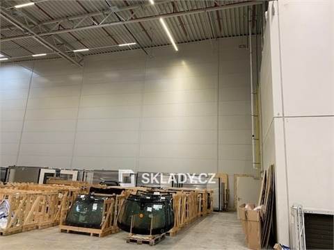 Pronájem skladu / haly, 4 800 m² 0
