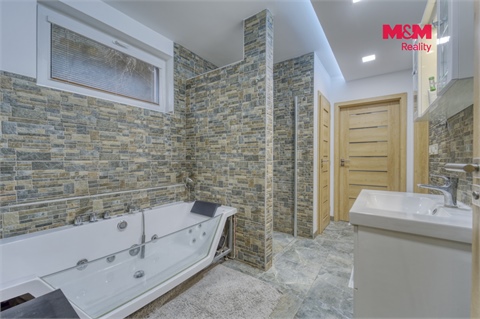 Prodej rodinného domu, 181 m² - 6