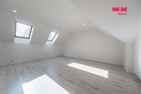 Prodej rodinného domu, 183 m² 10