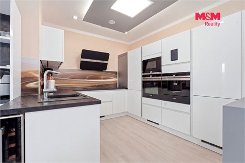 Prodej rodinného domu, 225 m² 2