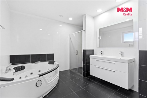 Prodej rodinného domu, 225 m² 10