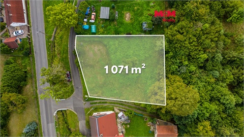 Prodej stavebního pozemku, 1 071 m² 0
