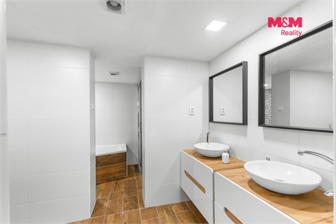 Prodej rodinného domu, 288 m² 2