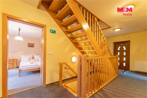 Prodej rodinného domu, 270 m² - 10