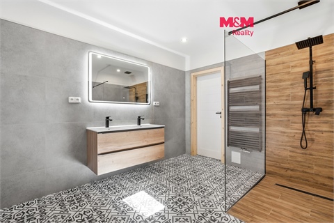 Prodej rodinného domu, 313 m² 0