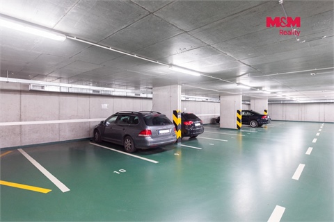 Pronájem parkovacího místa, 13 m² - 0