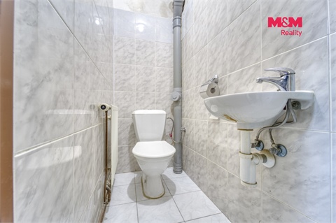 Prodej obchodních prostor, 98 m² 10