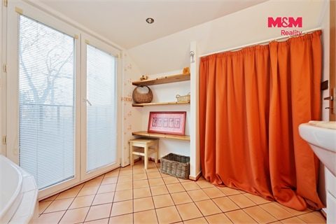 Prodej rodinného domu, 240 m² - 6