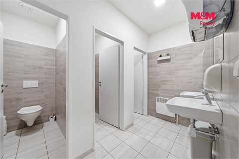 Prodej výrobního objektu, 3 673 m² 12