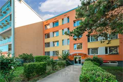 Prodej bytu 4kk, 106 m² 0
