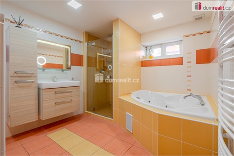 Prodej rodinného domu, 300 m² 16