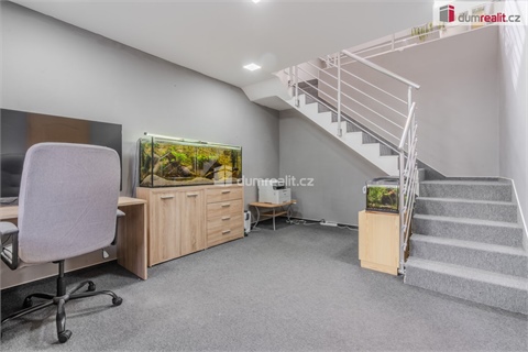 Prodej rodinného domu, 300 m² - 10