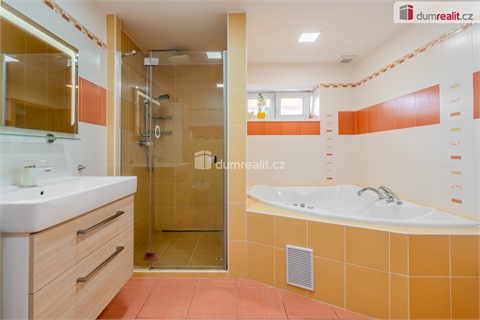 Prodej rodinného domu, 300 m² - 16