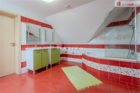 Prodej rodinného domu, 300 m² - 2