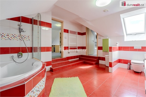 Prodej rodinného domu, 300 m² 2