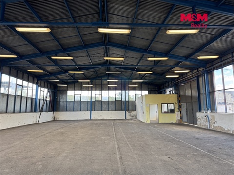 Pronájem skladu / haly, 17 m² 2