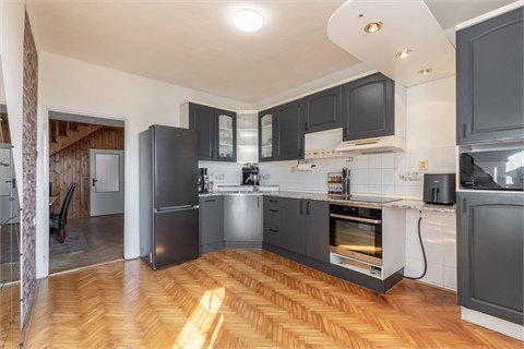 Prodej rodinného domu, 218 m² 2