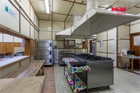 Prodej komerčního objektu, 1 300 m² 24