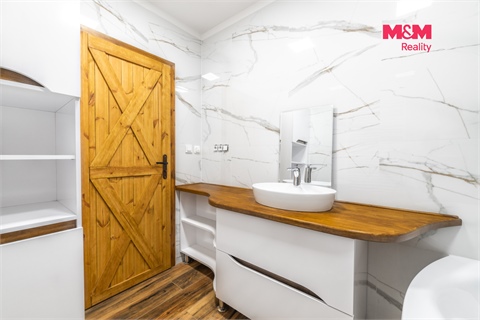 Prodej rodinného domu, 292 m² - 10