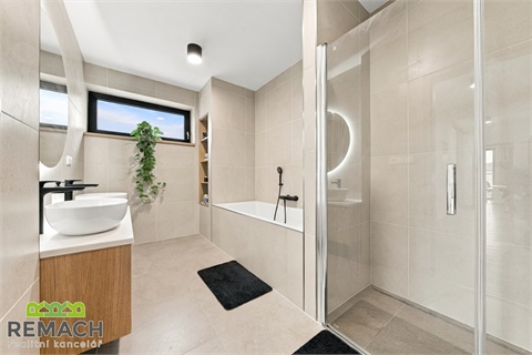 Prodej rodinného domu, 223 m² 2