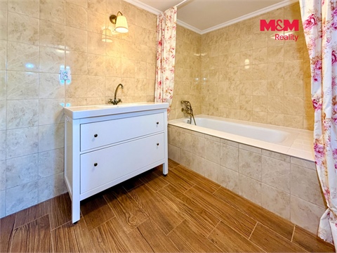 Prodej rodinného domu, 179 m² - 6