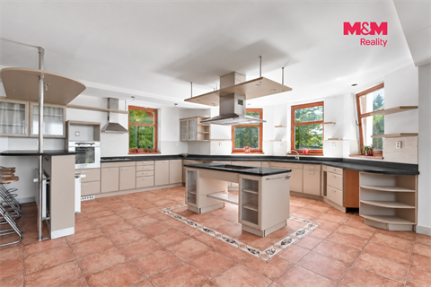Prodej rodinného domu, 372 m² 14