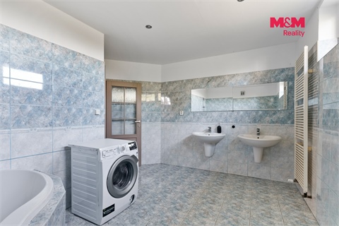 Prodej rodinného domu, 372 m² - 18
