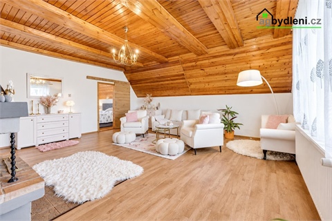 Prodej rodinného domu, 282 m² 8