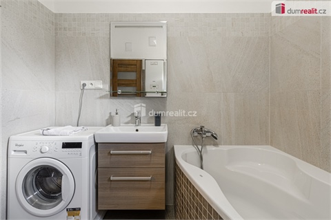Prodej rodinného domu, 300 m² 8