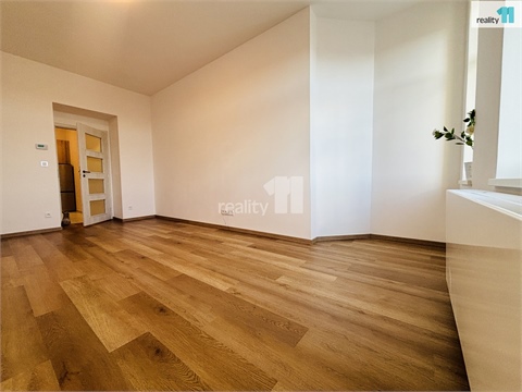 Pronájem bytu 1+1, 37 m² 2