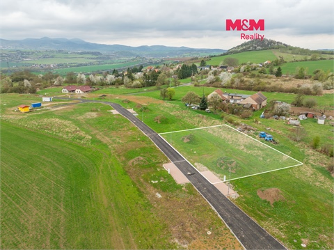 Prodej stavebního pozemku, 1 323 m² 0
