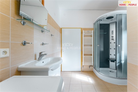 Prodej rodinného domu, 290 m² - 8