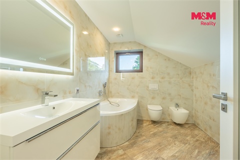 Prodej rodinného domu, 198 m² - 8
