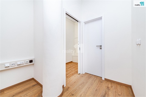 Pronájem obchodních prostor, 48 m² 12
