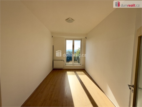 Pronájem bytu 4kk, 100 m² 26