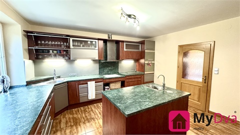 Prodej rodinného domu, 208 m² 10