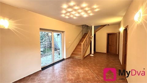 Prodej rodinného domu, 208 m² 2