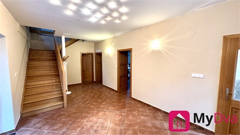 Prodej rodinného domu, 208 m² - 2