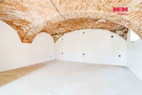 Prodej komerčního objektu, 810 m² 2