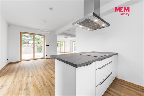 Prodej rodinného domu, 258 m² 2