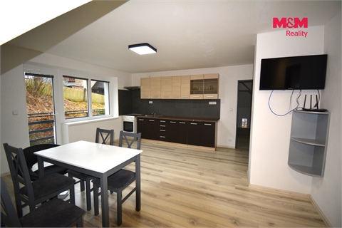 Pronájem rodinného domu, 198 m² - 0
