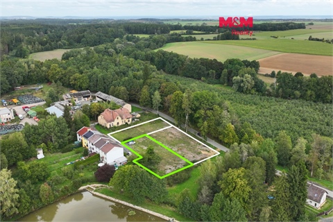Prodej stavebního pozemku, 1 060 m² 0