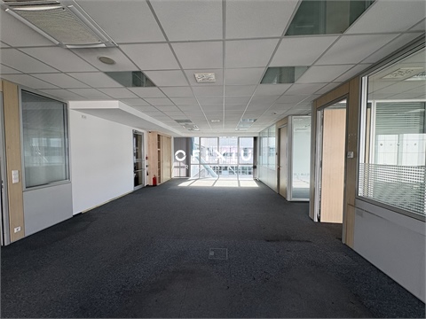Pronájem kanceláře, 300 m² 0