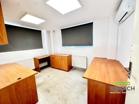 Pronájem skladu / haly, 469 m² 0
