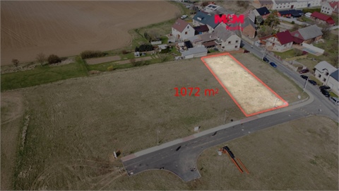 Prodej stavebního pozemku, 1 072 m² 0